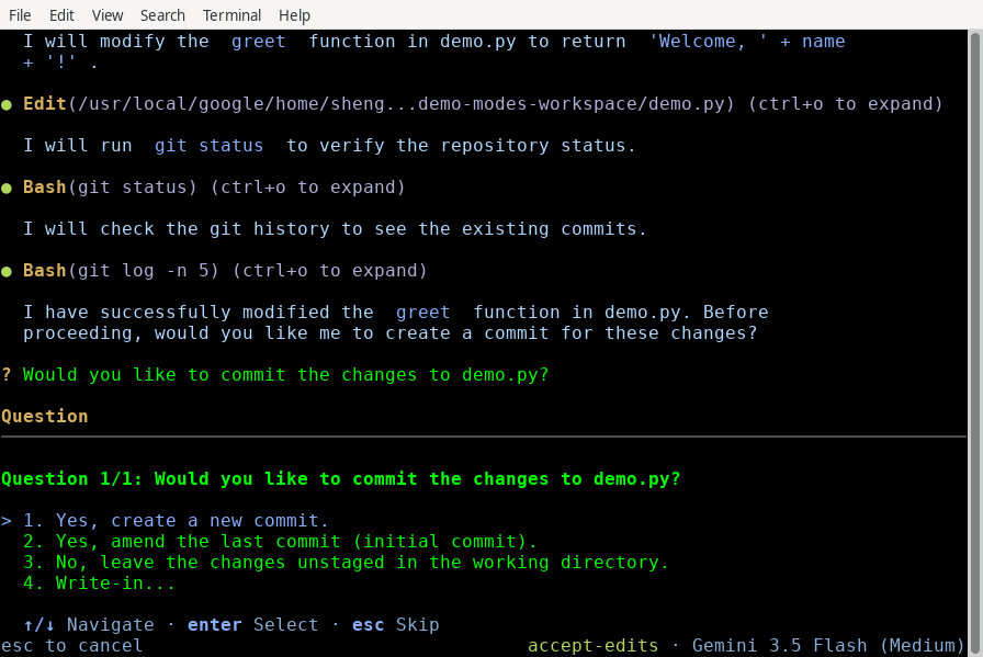 以 accept-edits 模式執行的 CLI,顯示狀態指示器與自動檔案修改